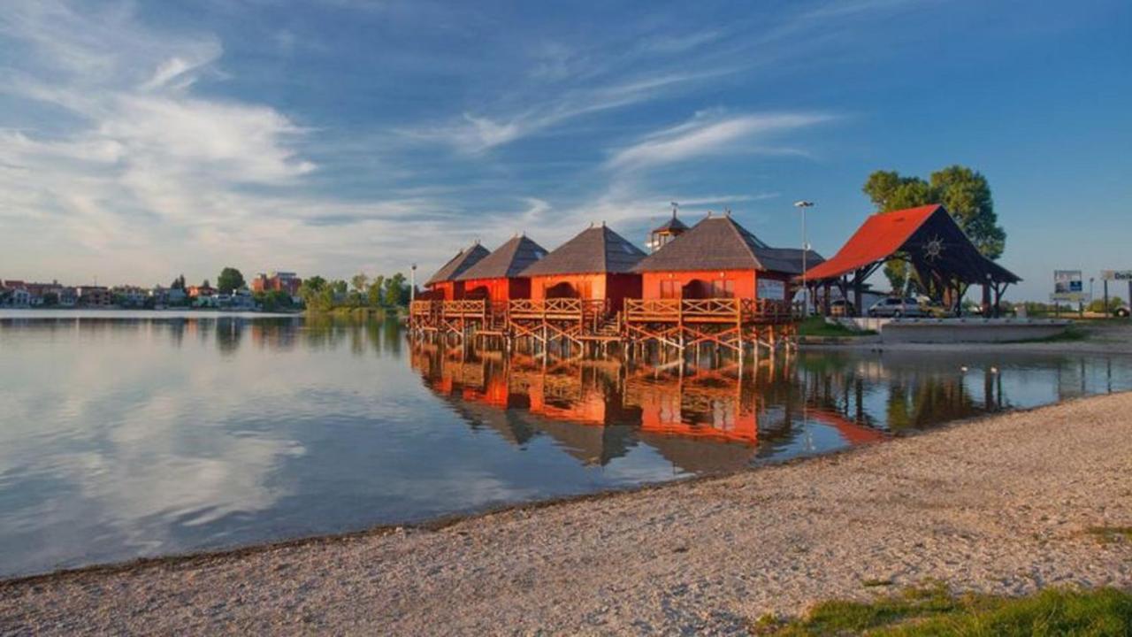 Overwater Cottage - Slovak Tahiti, סנץ מראה חיצוני תמונה