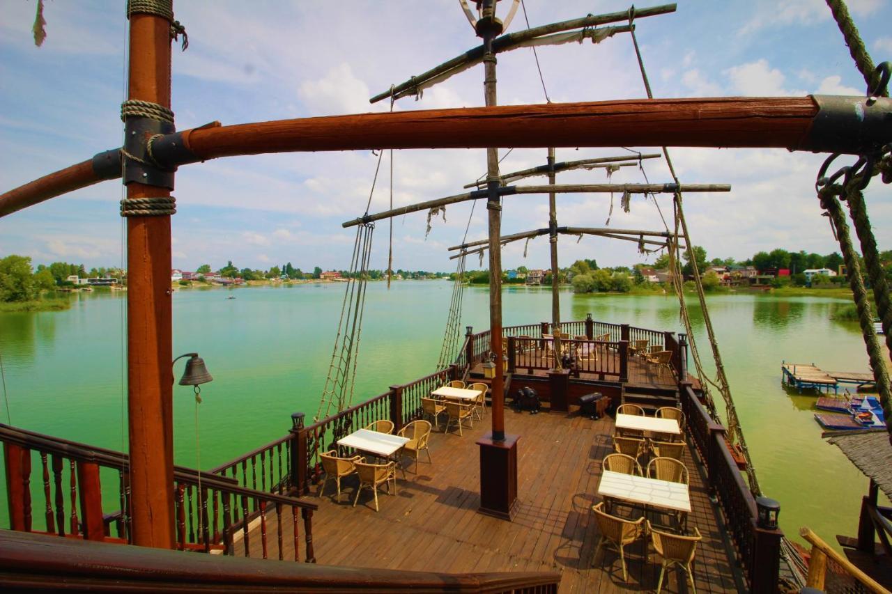 Overwater Cottage - Slovak Tahiti, סנץ מראה חיצוני תמונה